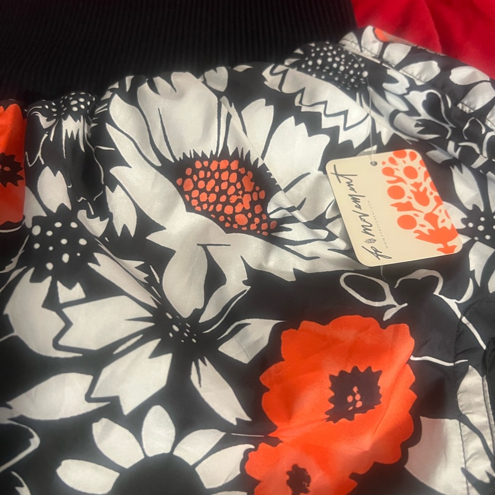 FREE PEOPLE | Floral Black and Daisy Print Women's Shorts | Large | NEW - Picture 5 of 5